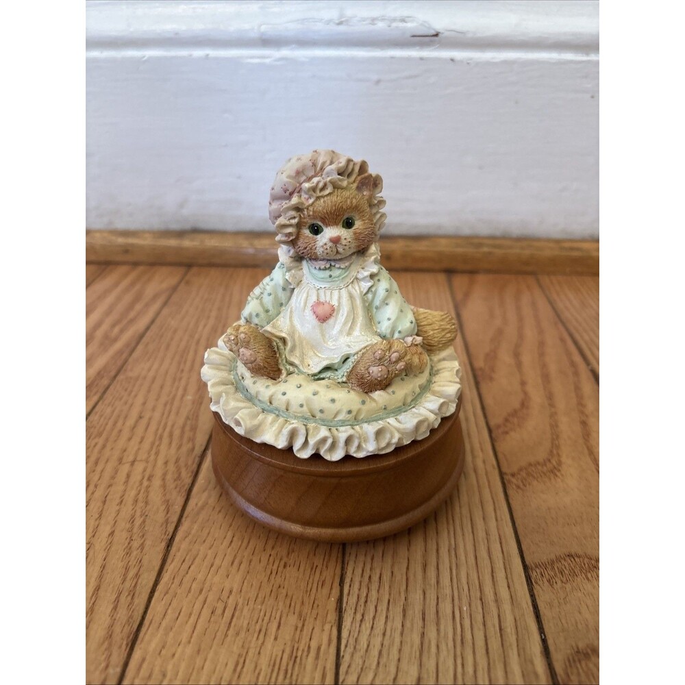 Enesco calico kittens musical figurine #620742 plays can't smile without you